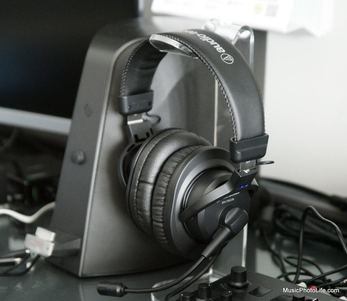 Audio Technica ATH-770XCOM Headphone Closed Back Dynamic Stereo Headset |  AUDIO TECHNICA |  HEADPHONE |  Zoso Music