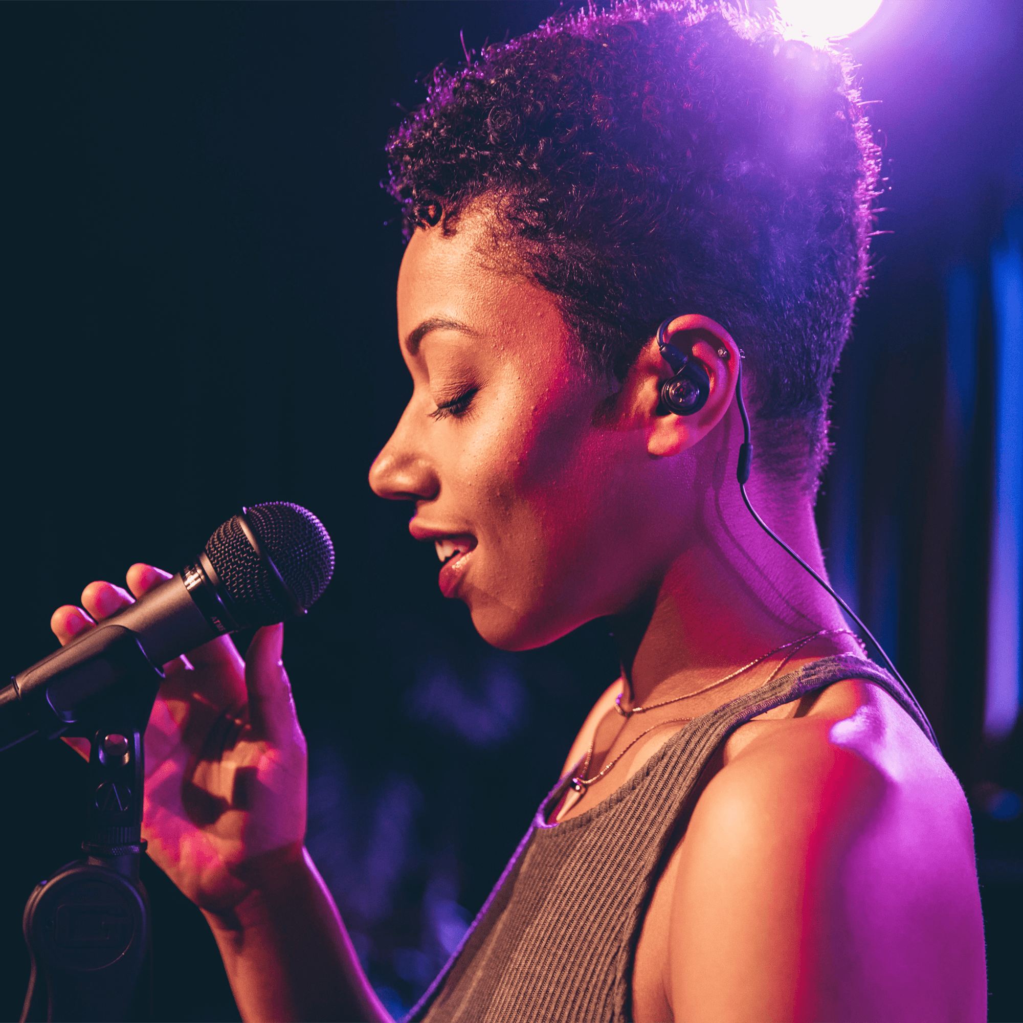 Audio Technica ATH-E40 - Singer wearing 