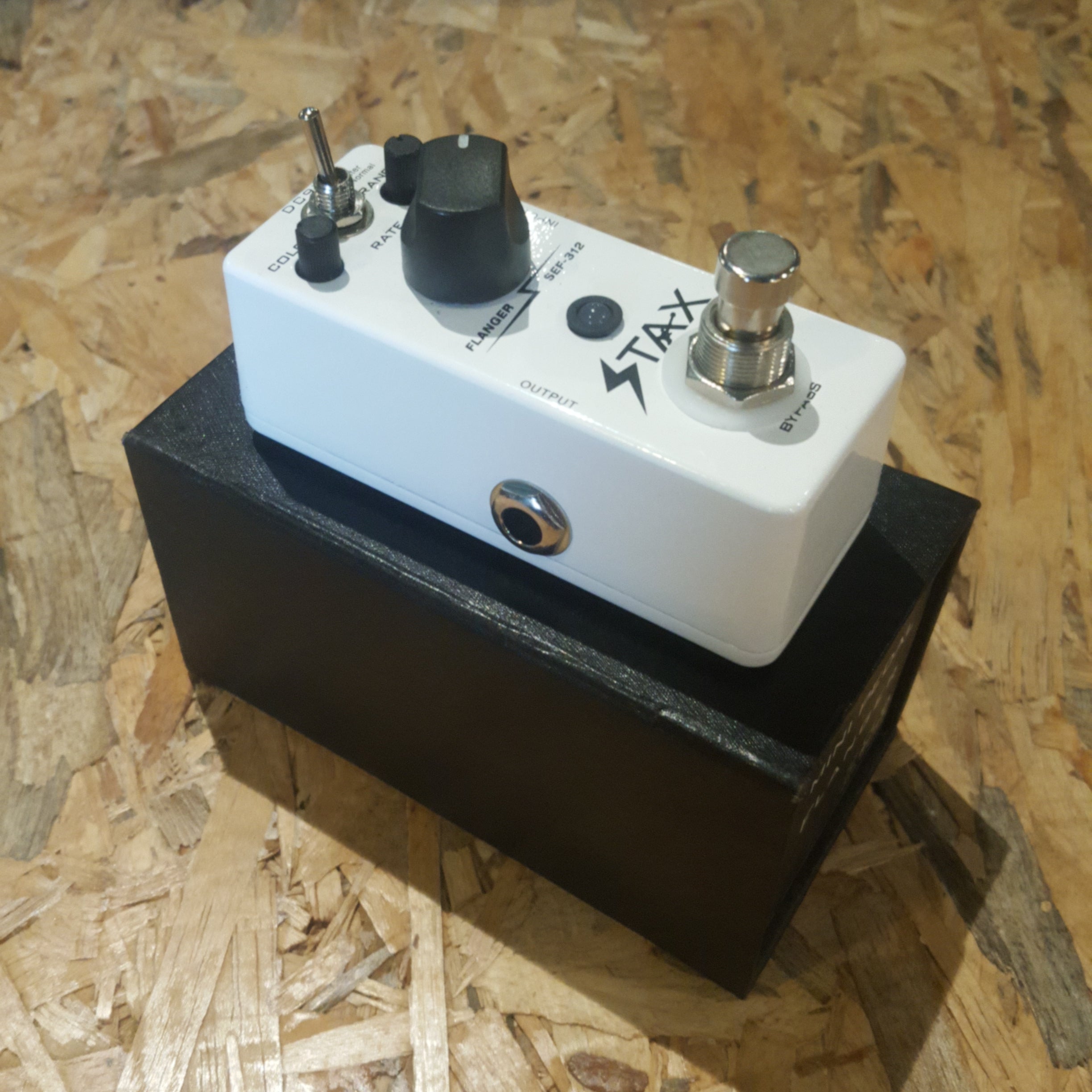 DISPLAY CLEARANCE - ROWIN EFFECT PEDAL FLANGER ROWLEF312 STAX WHITE | ROWIN , Zoso Music