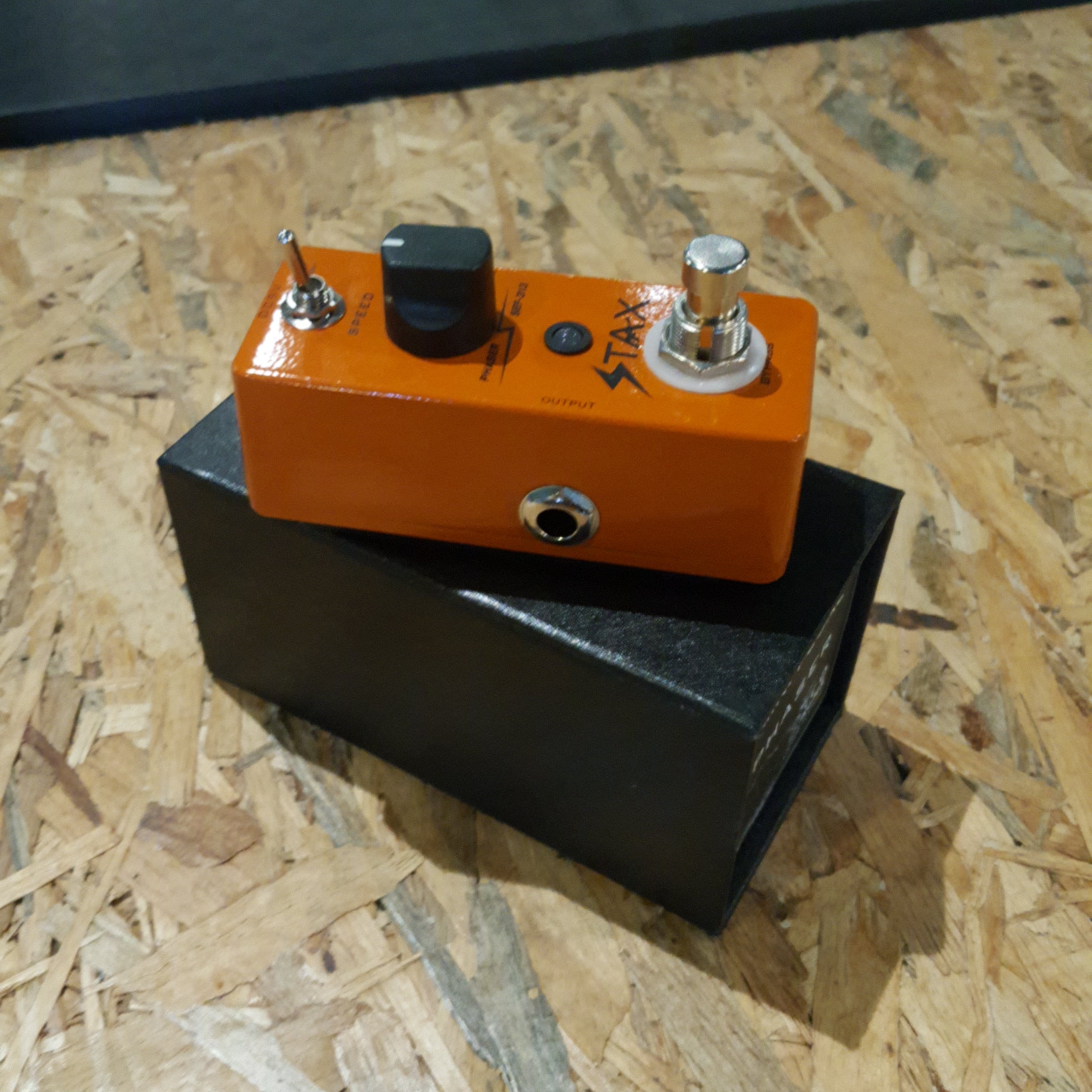 DISPLAY CLEARANCE - ROWIN EFFECT PEDAL PHASER ROWSEF313 STAX BROWN | ROWIN , Zoso Music