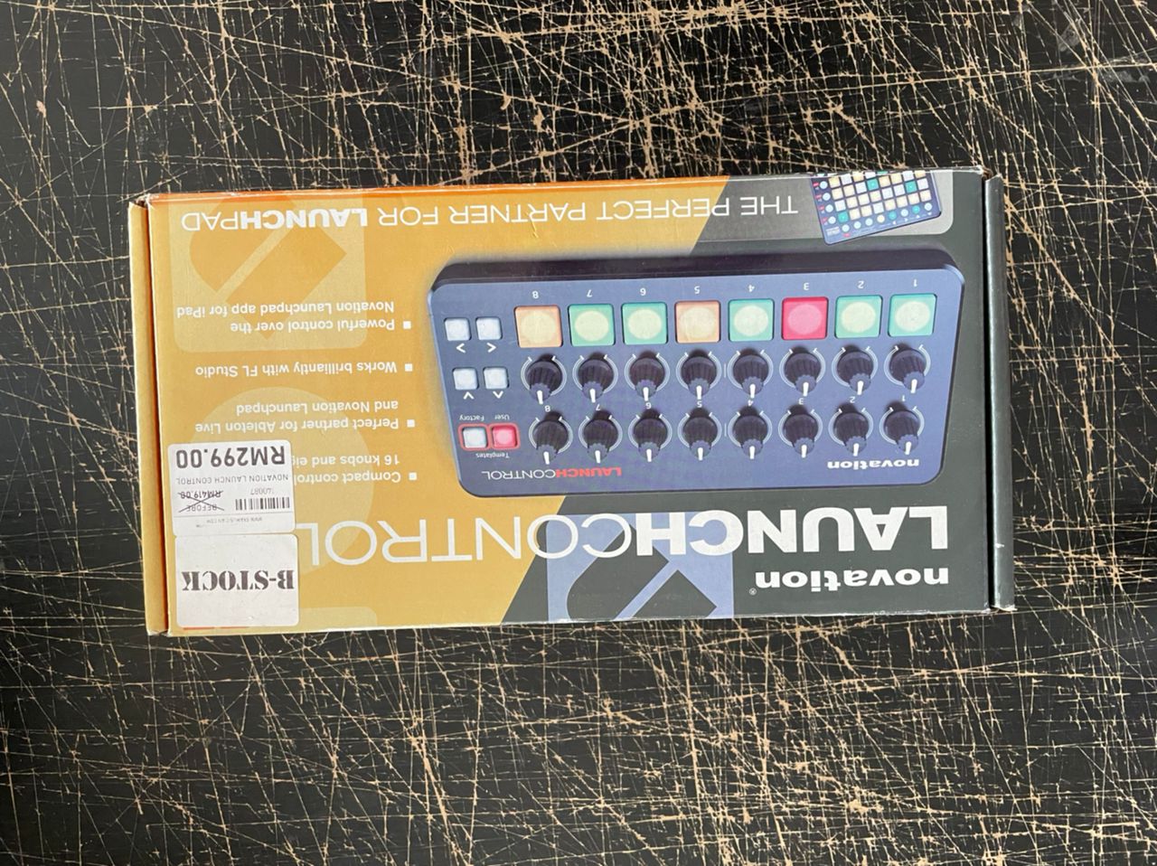 DISPLAY CLEARANCE NOVATION LAUNCH CONTROL WITH 8 X MULTICOLOUR BACKLIT BUTTONS AND 16 X KNOBS | NOVATION , Zoso Music